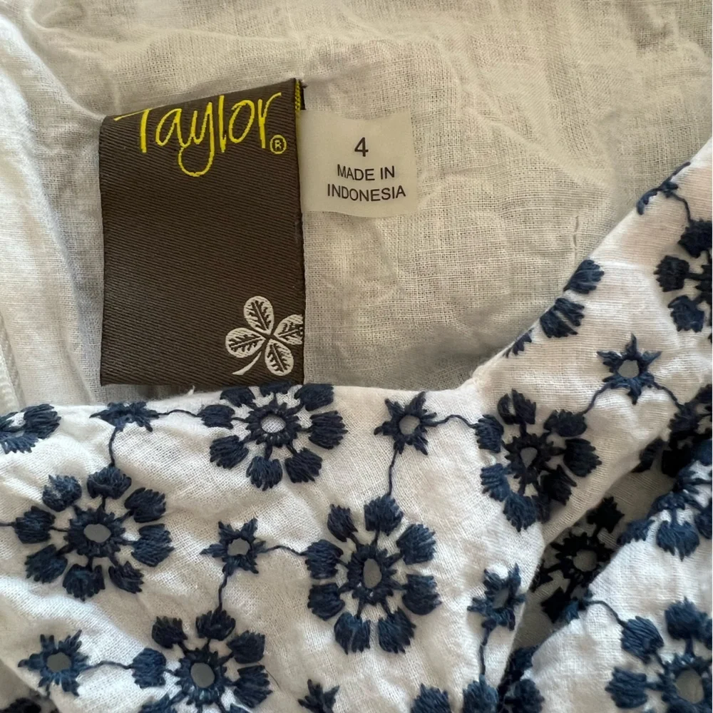 Blue and white floral Taylor midi dress, size 4 - Picture 5 of 5